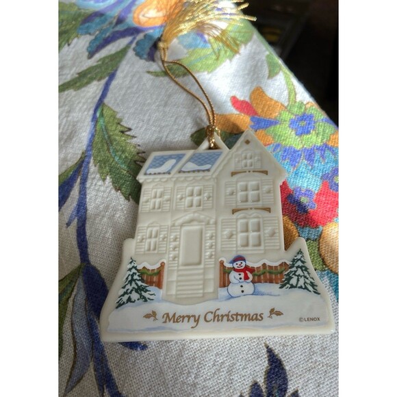 Lenox 1998 From Our Home To Your Home Flat Porcelain Ornament - Picture 2 of 2